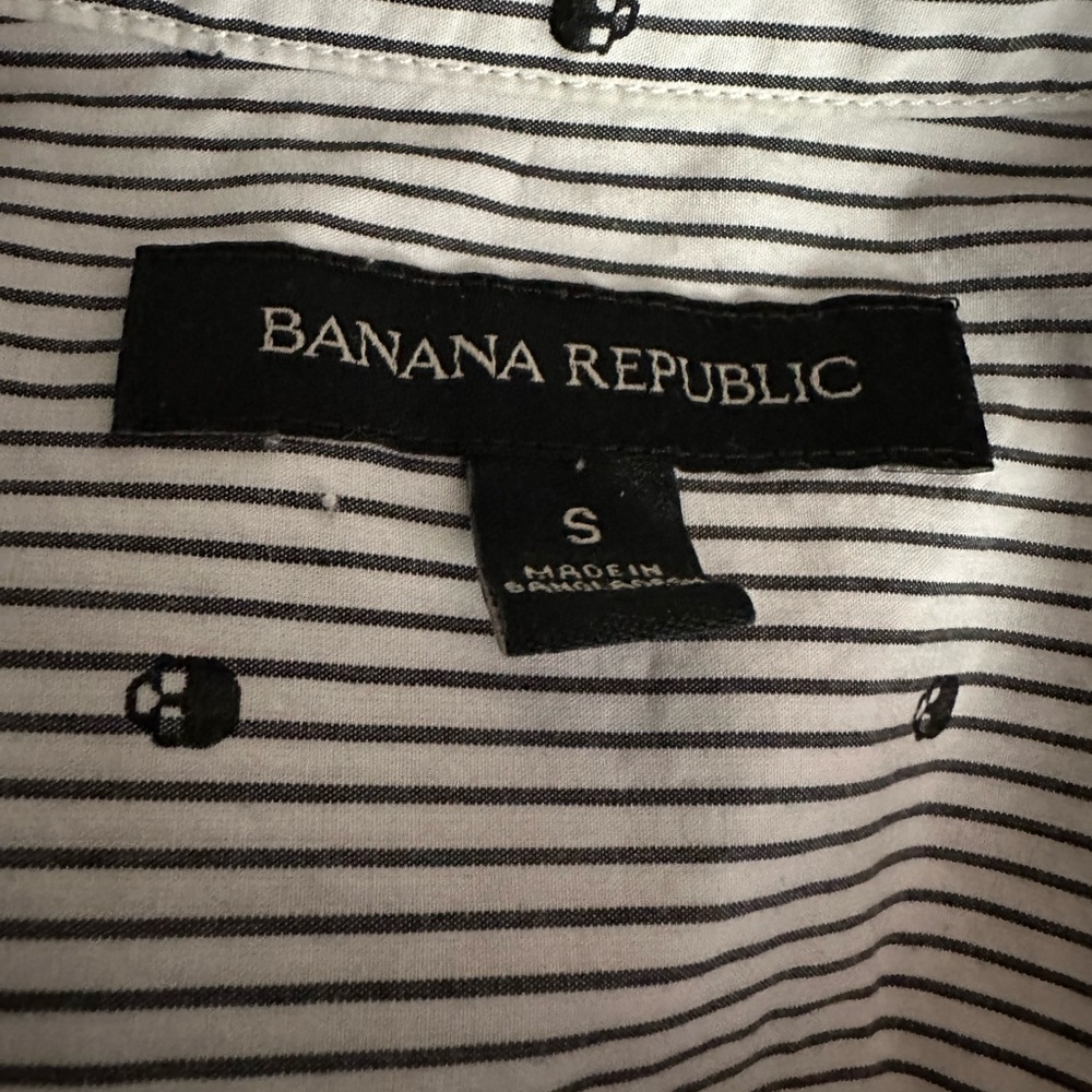 Banana Republic cute skull button down
